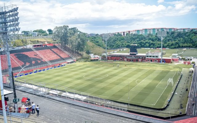  Vitória rescinde contrato com cria da toca