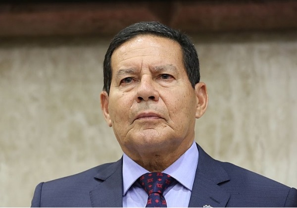  Mourão silencia sobre operação que prendeu kids pretos, afirma coluna