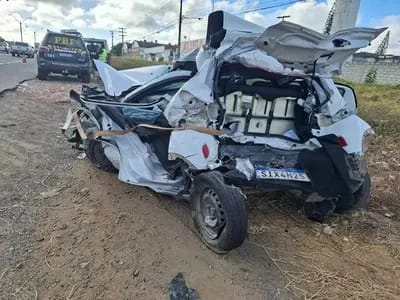  Acidente envolvendo cinco veículos causou um grande congestionamento na BR-324, em Feira de Santana