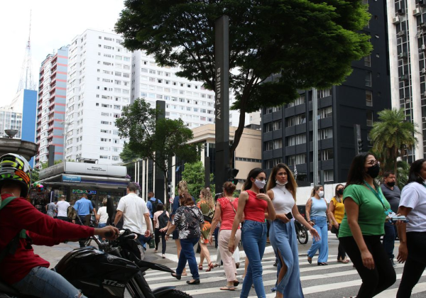  Expectativa de vida do brasileiro sobe para 76,4 anos pós pandemia