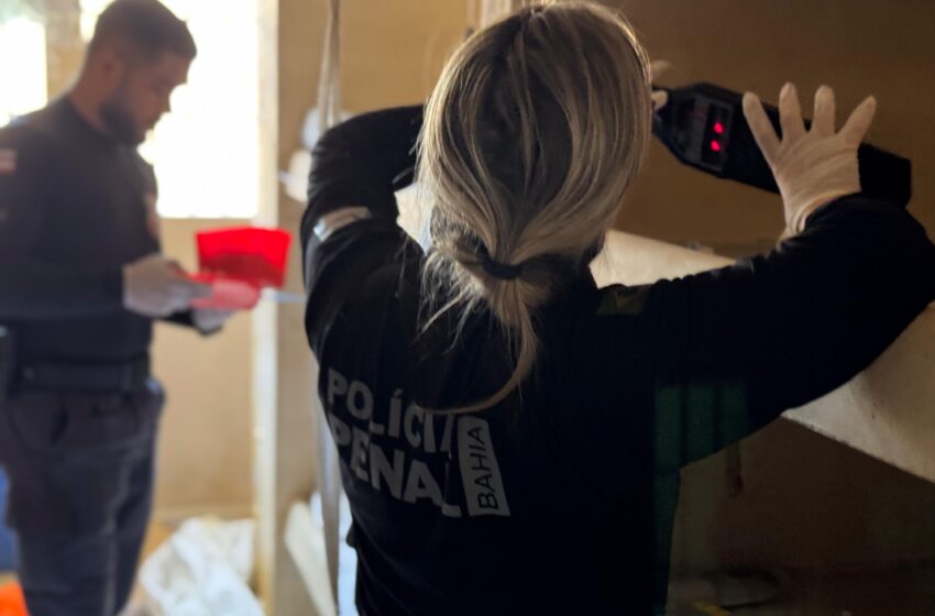  Polícia Penal retira mais de 30 celulares de duas unidades prisionais