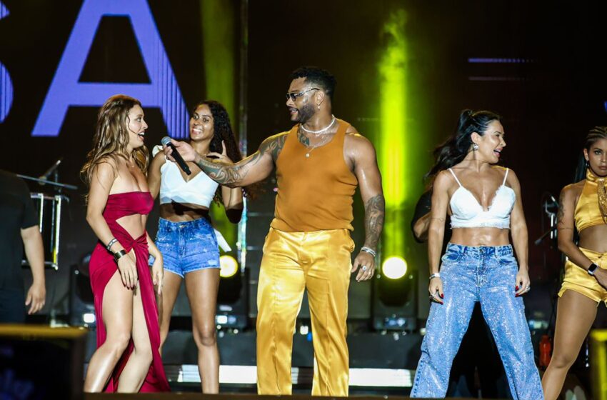  Scheila Carvalho e Beatriz Reis curtem show de Tony Salles em Salvador