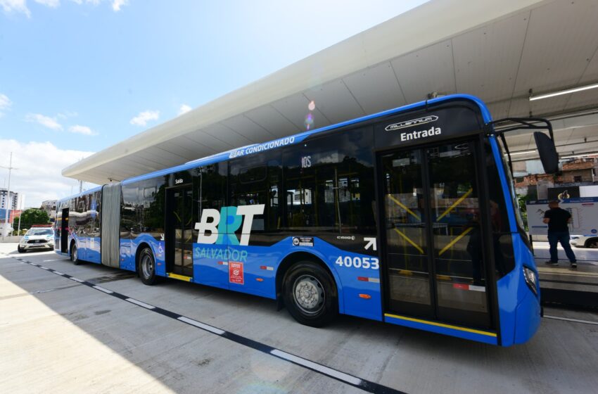  Ônibus articulados com capacidade para quase 150 passageiros entram em operação no BRT de Salvador