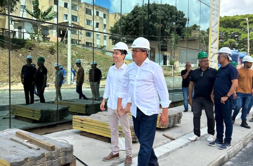  Prefeito Augusto Castro recebe novos equipamentos enviados pela SESAB para o novo Hospital de Base