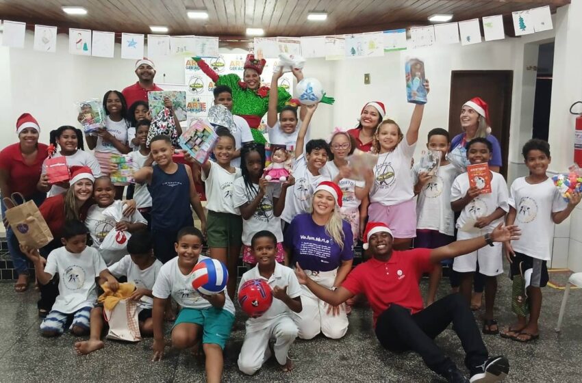  Campanha de adoção de cartas transforma o Natal de crianças em situação de vulnerabilidade em Salvador