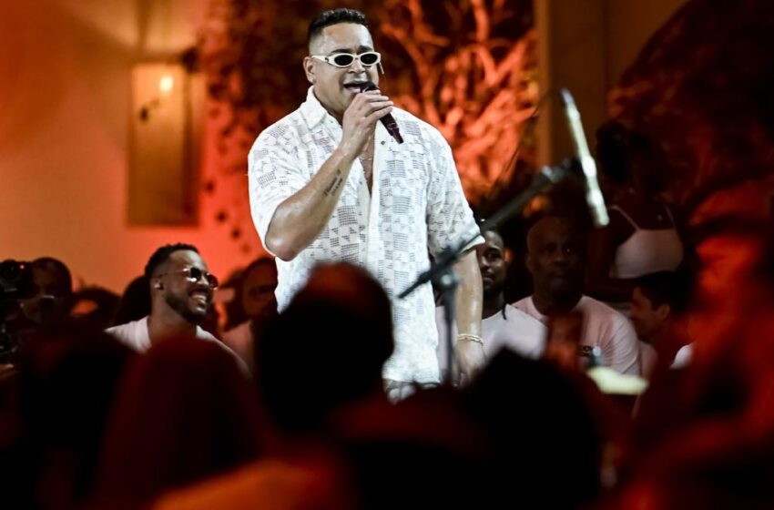  Xanddy Harmonia lança primeiro single do projeto ‘Xanddy Samba de Roda’ e divulga planos para o verão 2025