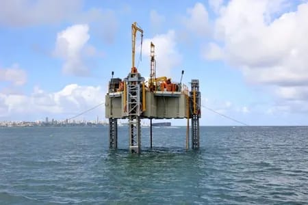 Buscas por mergulhador que desapareceu no mar são retomadas
