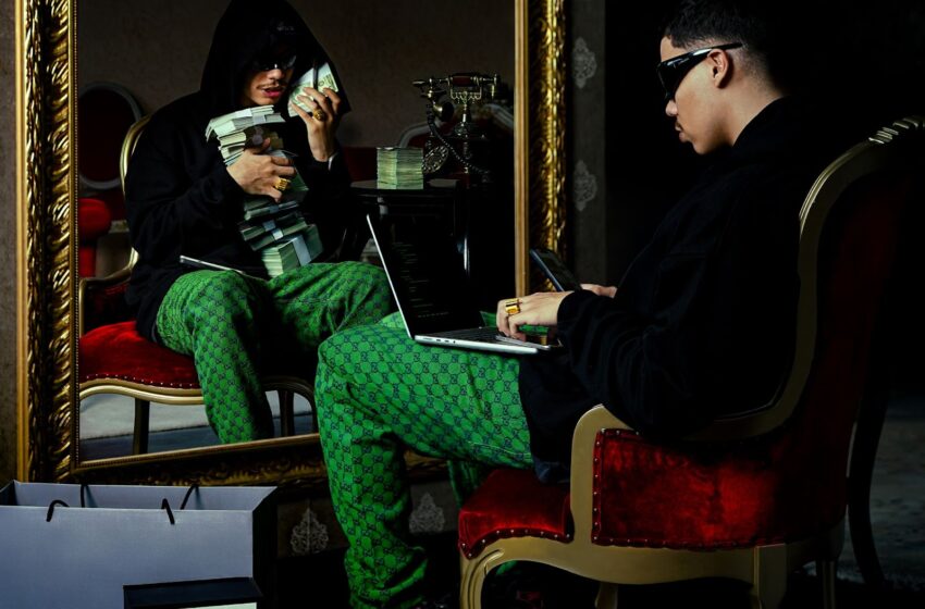  Lencoballer apresenta “Rico Ainda Roubando”,seu primeiro projeto oficial no cenário do scam rap