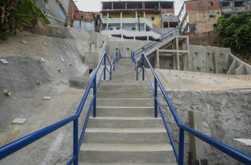  Prefeitura de Salvador entrega contenção de encosta no Alto da Terezinha