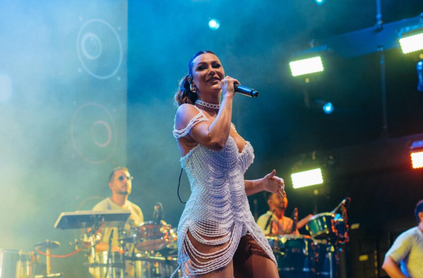  Vina Calmon agitou o Réveillon Praia do Forte com show vibrante e música inédita