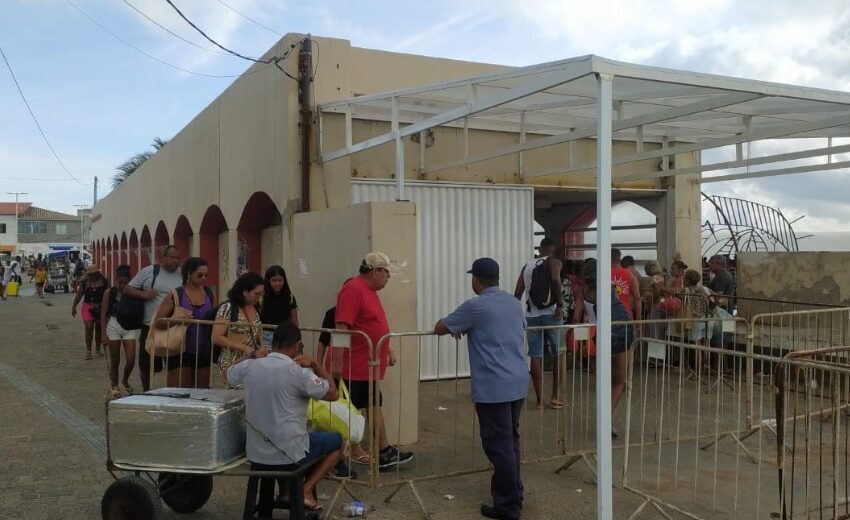  Travessia Salvador-Mar grande faz saídas a cada 10 minutos devido ao intenso movimento de embarque em Vera Cruz; não há fila de espera
