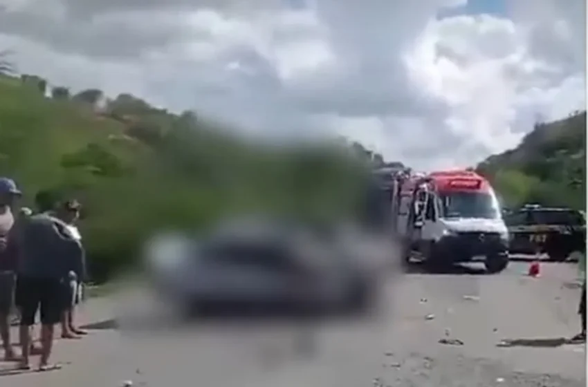  Batida entre caminhão e dois carros ocorreu na BR-110, na cidade de Antas.Três crianças estão entre as vítimas que não resistiram à batida.