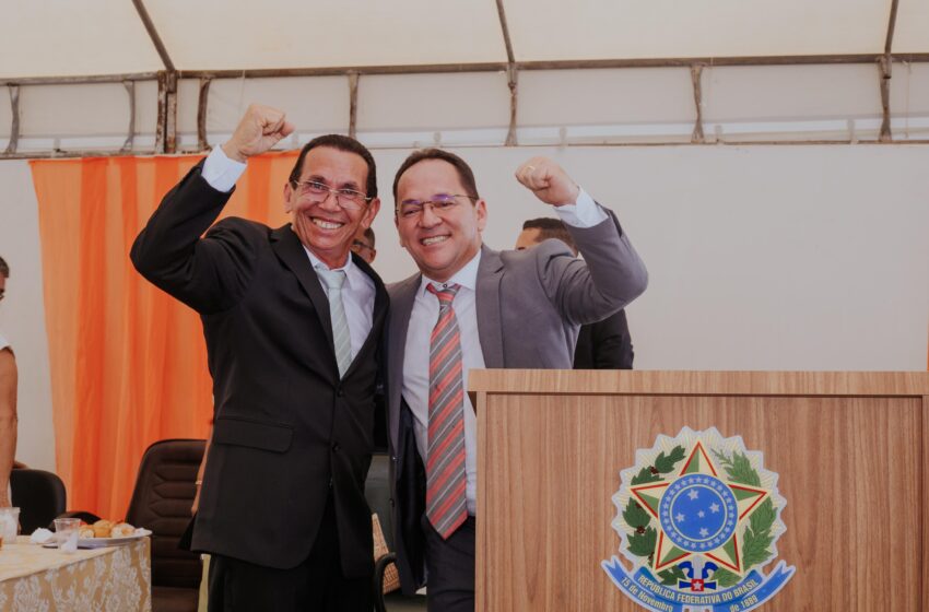  Gileno e Vavá tomam posse para segundo mandato como prefeito e vice-prefeito de Muniz Ferreira