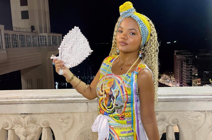  Desfile do Afoxé Olorum Baba Mi celebra a dualidade e a potência de Oxumaré em apresentação vibrante