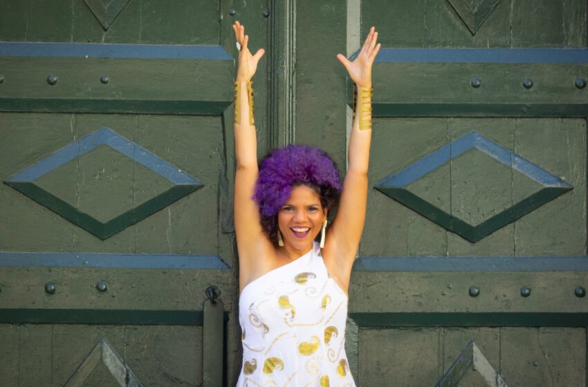  Juliana Ribeiro estreia show no Pelô e se apresenta em trio na Mudança do Garcia