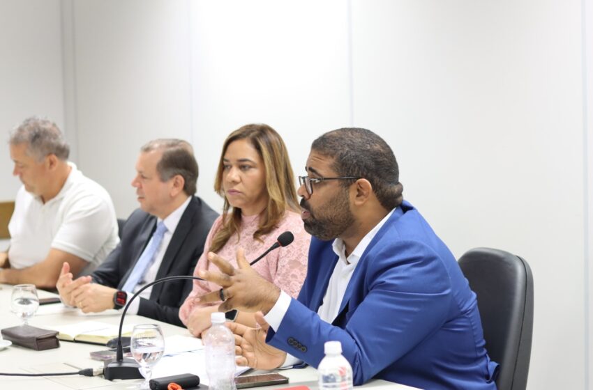  Sesab se reúne com representantes de instituições públicas para discutir avanços no Pacto Bahia pela Saúde