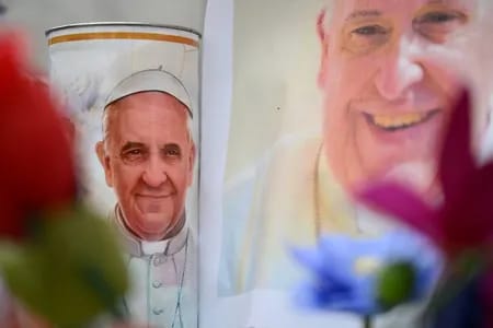  Vaticano divulga atualização sobre a saúde do papa Francisco: “estado crítico”