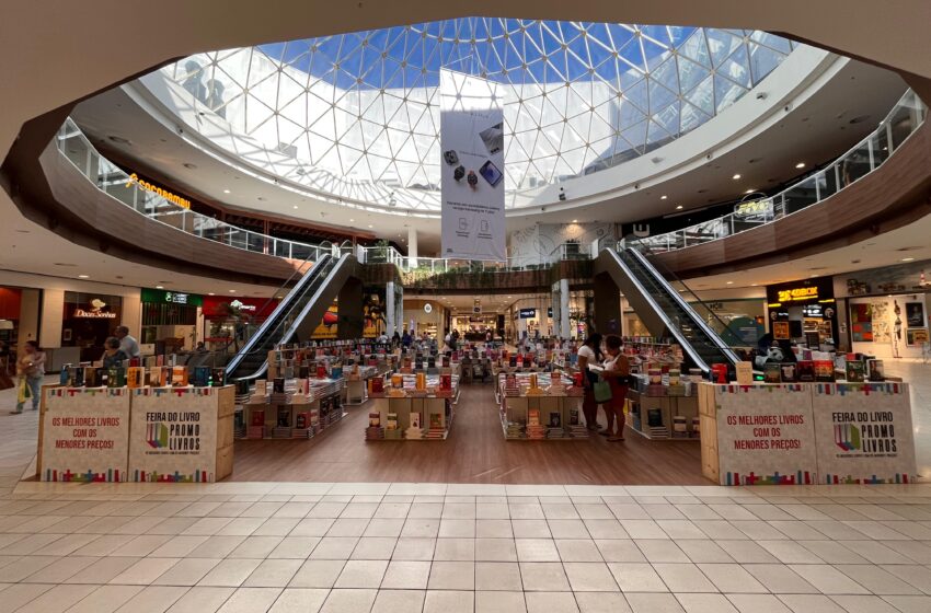  Feira de livros com mais de 2 mil obras é inaugurada no Shopping Paralela