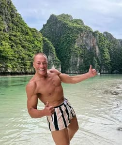 Ator Van Damme é acusado de fazer sexo com mulheres traficadas