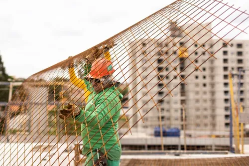  Construtora oferece 185 oportunidades de emprego na Bahia com salários de até R$ 2,6 mil