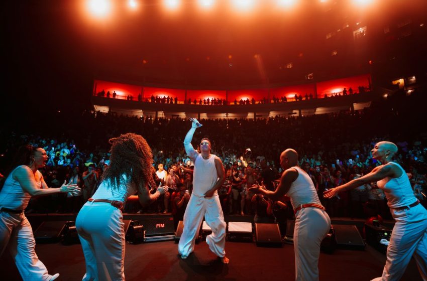  Xanddy Harmonia emociona o público com show “Só as Antigas” na Concha Acústica em Salvador