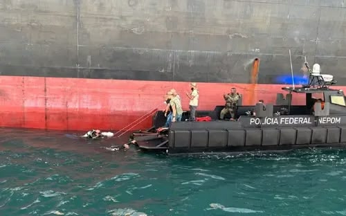  Drogas são localizadas escondidas em navio de carga na Baía de Todos-os-Santos