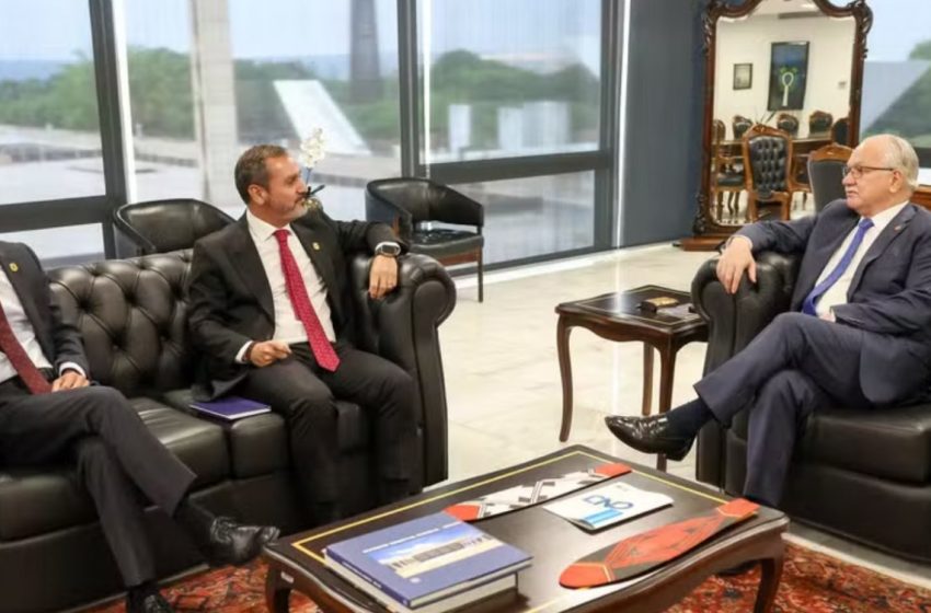  Fachin afirma que abertura de investigação sobre ministros do STF no caso Master exige aprovação do plenário